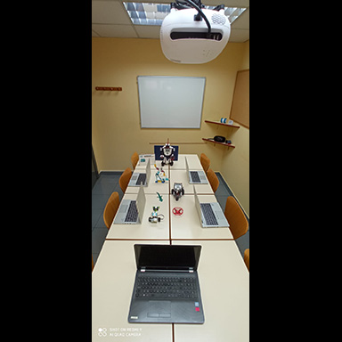 Aula de Programación y Robótica de Academia de Inglés en el paseo de Extremadura